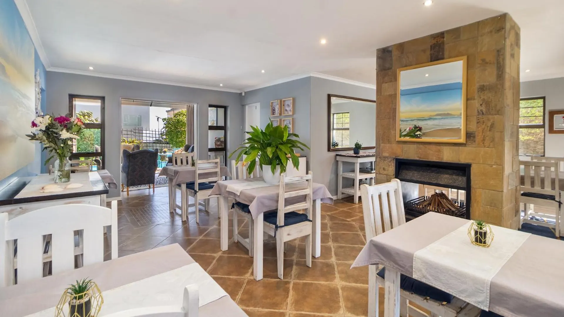 The Sandcastle Guesthouse - Melkbosstrand Couette-café