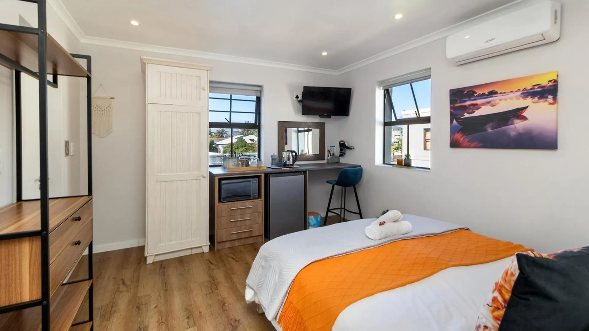 The Sandcastle Guesthouse - Melkbosstrand Couette-café