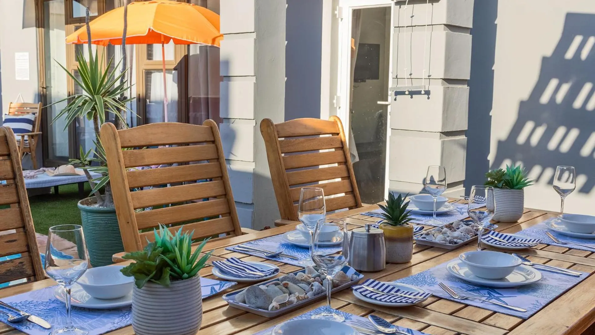 The Sandcastle Guesthouse - Melkbosstrand Couette-café